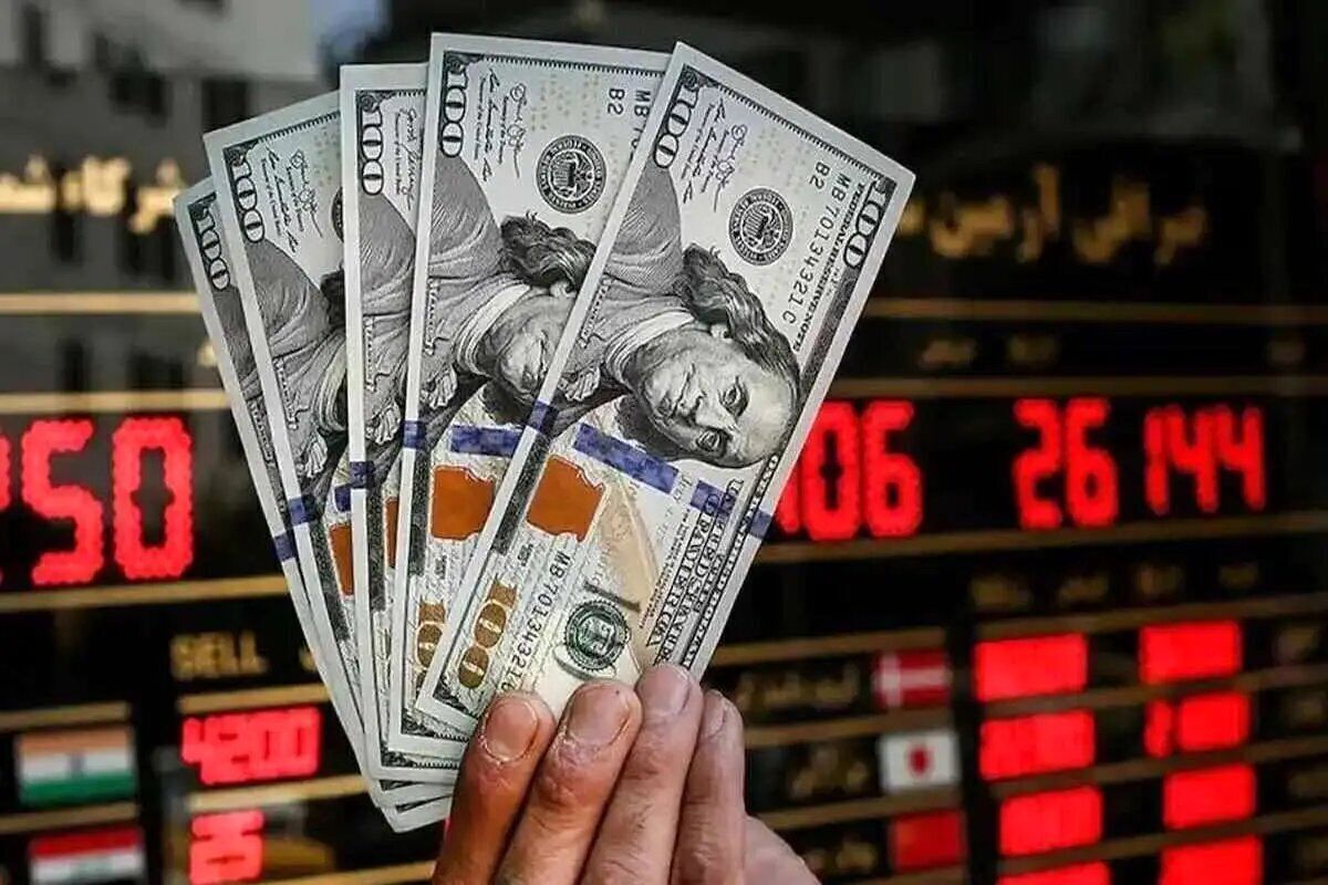 دریافت کارمزد اضافه در بازار آزاد دلار و یورو