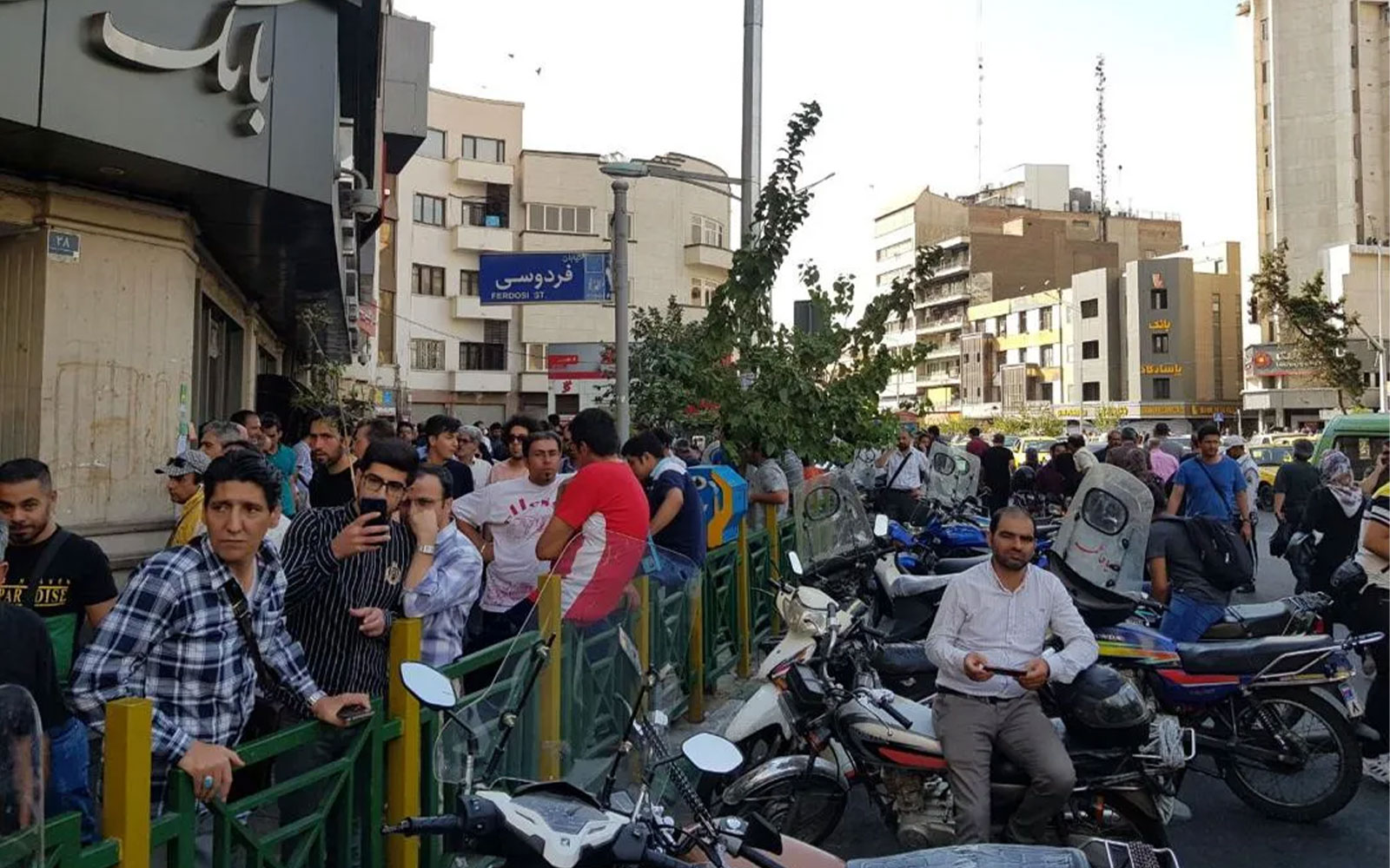 گزارش تحقیقی: پشت پرده دلارهای ارزان چهارراه استانبول