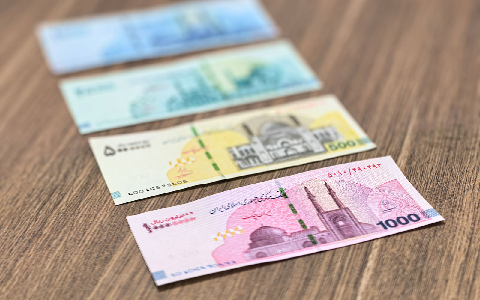 چرا معامله‌گران مرزی حاضرند برای تراول‌چک بهای بیشتری بپردازند؟