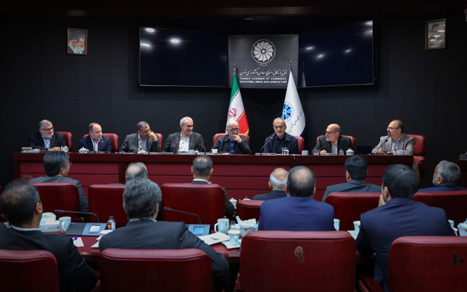 پزشکیان در اتاق بازرگانی تهران: جنگ اصلی امروز، اقتصاد و معیشت مردم است