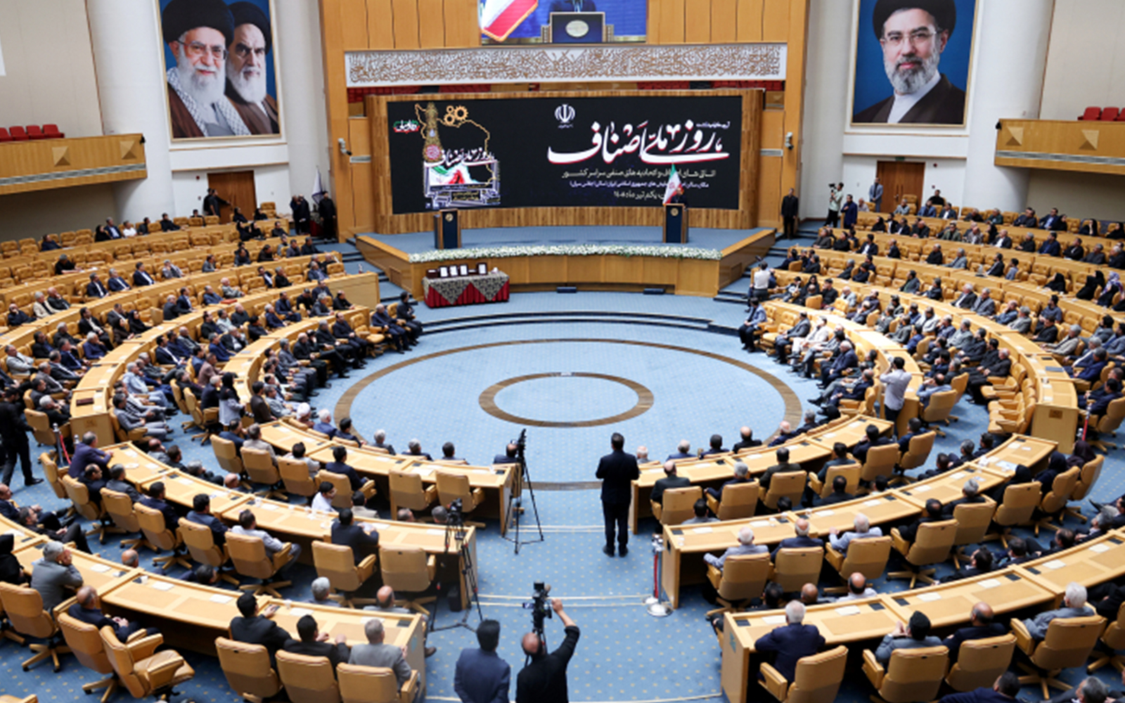 گزارش تصویری مراسم گرامیداشت روز ملی اصناف با حضور رئیس‌جمهور
