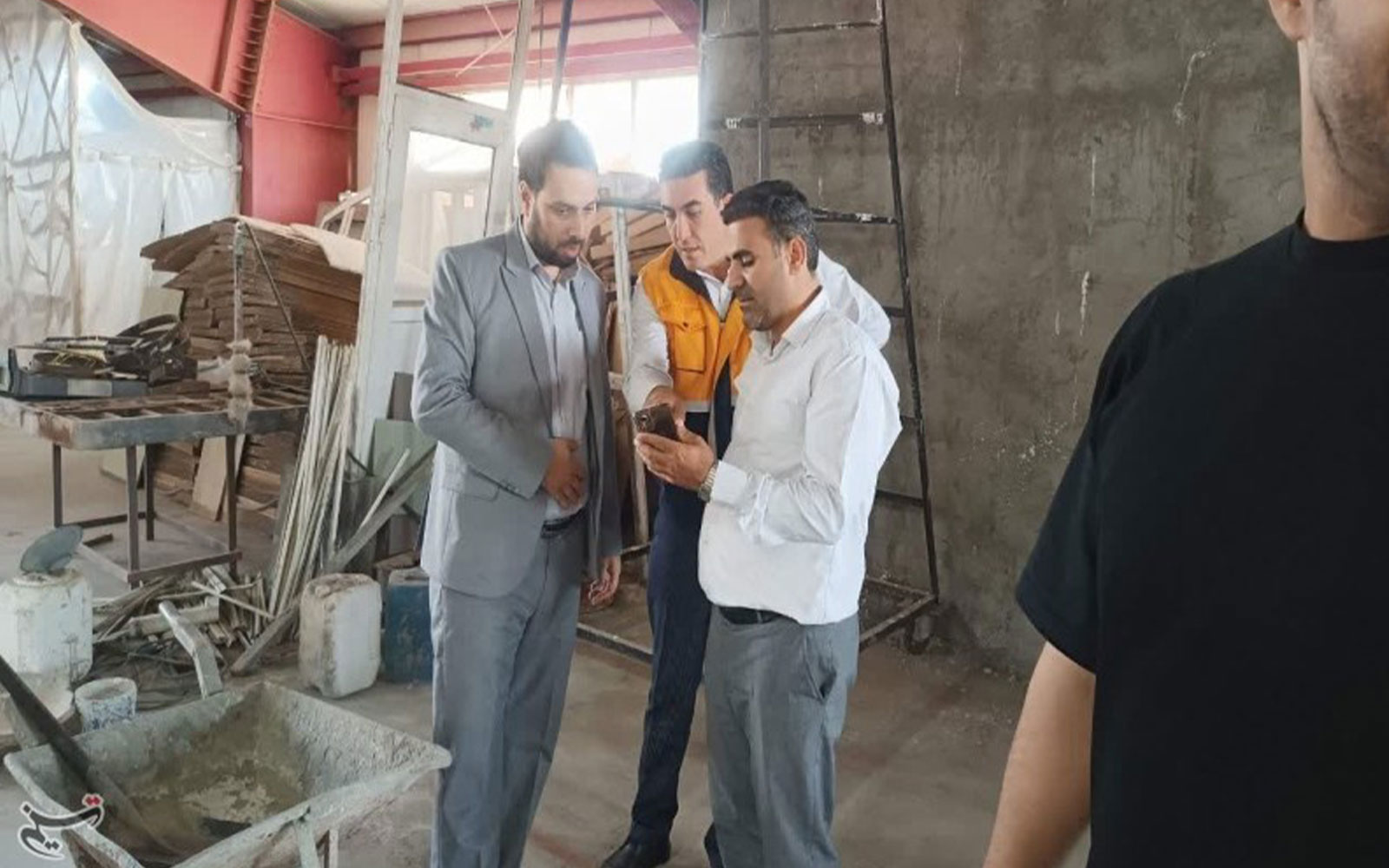 مزرعه غیرمجاز رمزارز با ۱۶۴ دستگاه ماینر و مصرف برق ۱۳۸۰ خانوار در شمس‌آباد پلمب شد