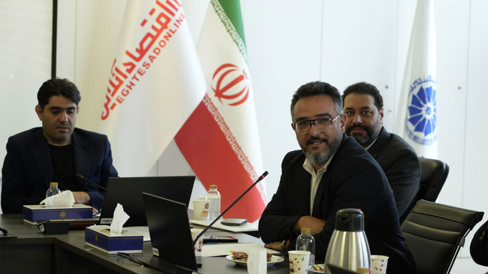 مدیرعامل طلاسی گفت: ورود به بازار آنلاین طلا با منابع مالی ارزان‌قیمت لزوماً به معنای برتری بانک‌ها در بلندمدت نیست