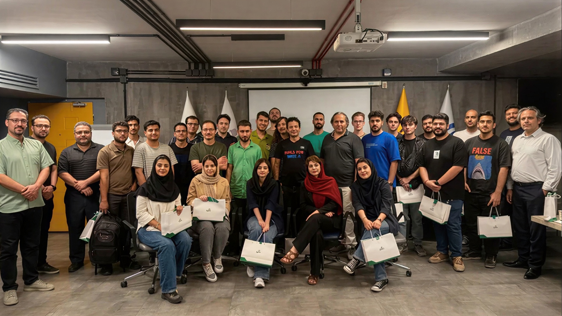 توسعه دانش در زیست‌بوم فناوری؛ بیش از ۱۳۰ دورهمی تخصصی «کد اند کافی» با همراهی داتین برگزار شد