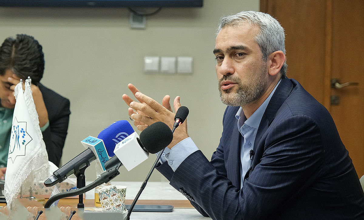 وزیر اقتصاد: احتمال انحلال چند بانک دیگر در صورت عدم‌اصلاح وجود دارد