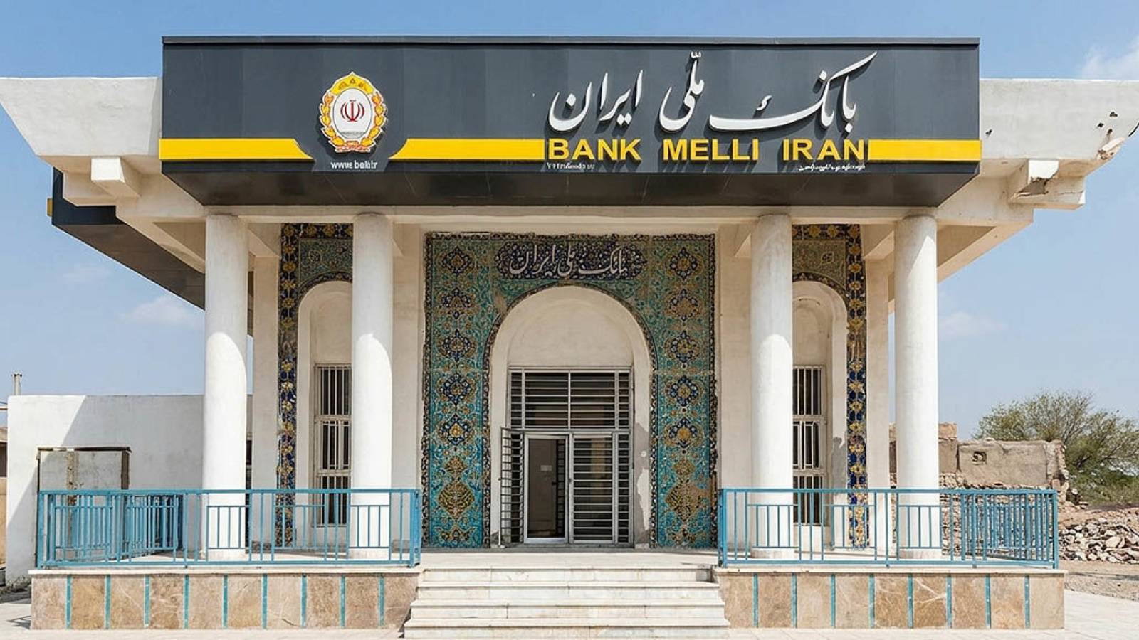 تداوم خدمت‌رسانی بانک ملی در روزهای جنگ؛ از ابوموسی تا هرمز