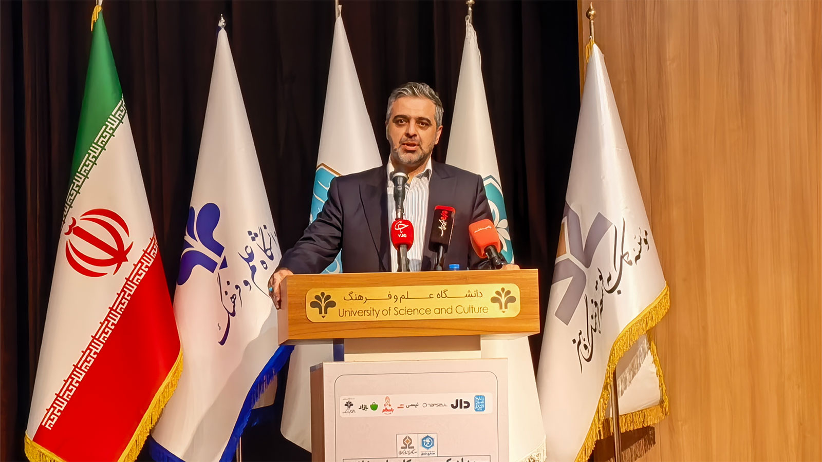سیدصادق پژمان: رفع موانع حقوقی، مالی و زیرساختی، لازمه توسعه کسب‌وکار‌های خلاق بانوان است
