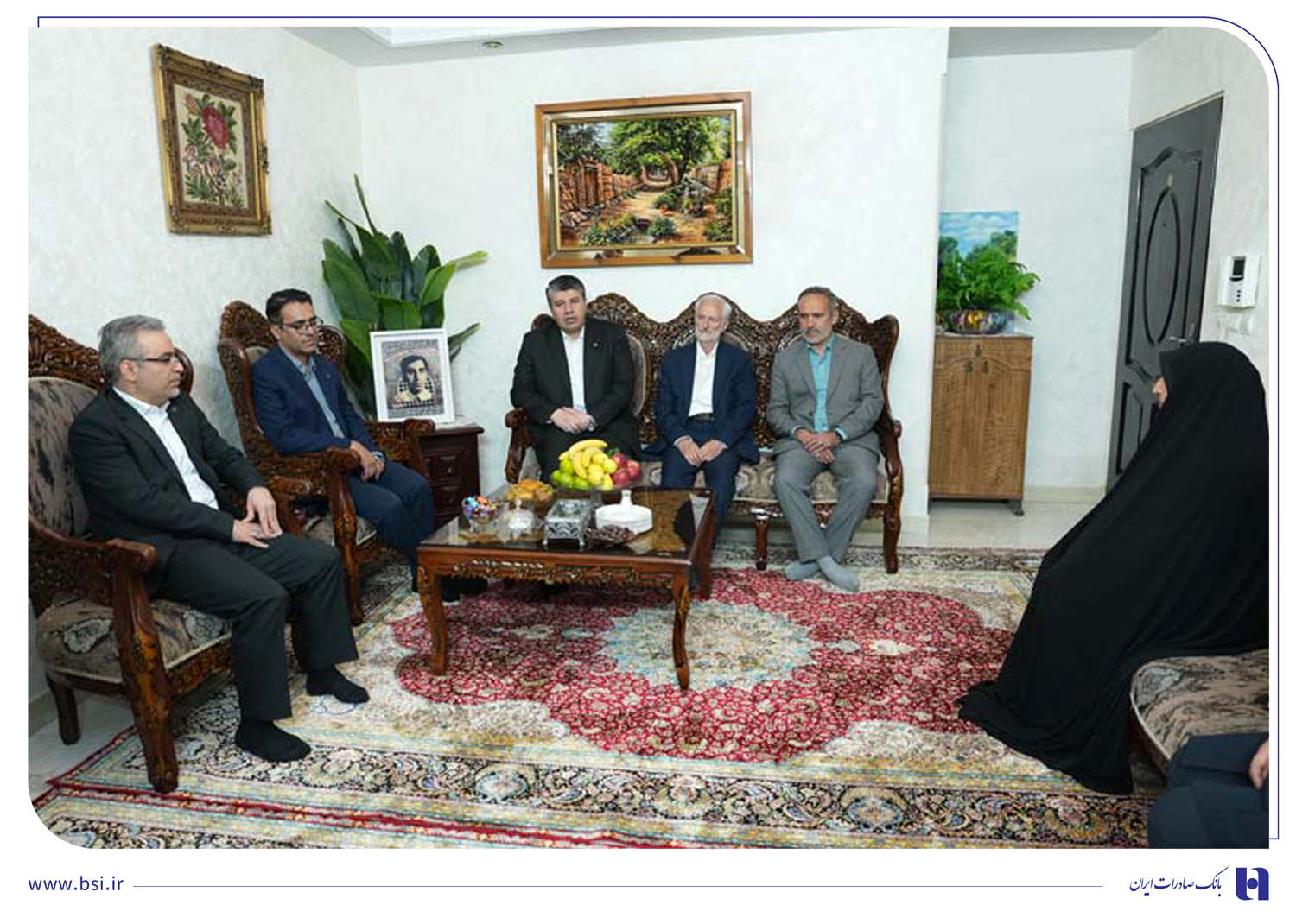 دیدار افشین خانی با خانواده اولین شهید بانک صادرات